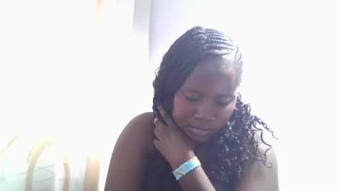 lovie_paula online show from November 12, 5:49 am