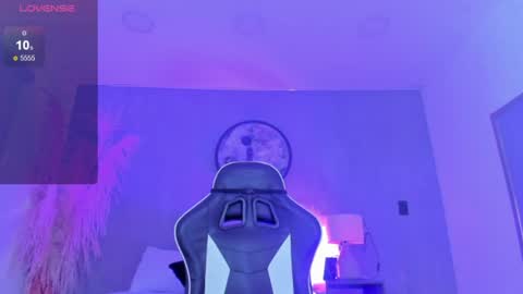 L U C C I A online show from August 4, 2:17 am