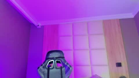 L U C C I A online show from June 18, 2:24 am
