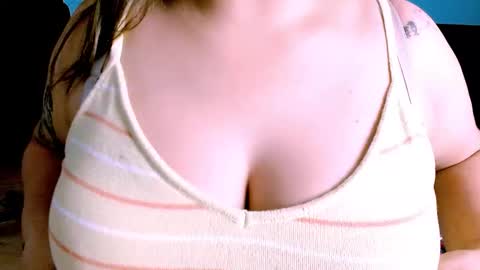 Snapshot of lucero_cute chatting on October 16, 8:44 pm Luero online show from October 16, 8:44 pm