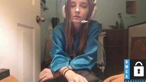 Snapshot of luci_layne chatting on February 15, 6:44 am Luci Layne online show from February 15, 6:44 am
