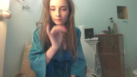 Snapshot of luci_layne chatting on February 16, 2:43 am Luci Layne online show from February 16, 2:43 am