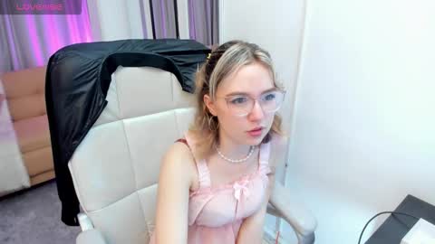 Snapshot of lucia_copper chatting on October 8, 12:20 pm lucia_copper online show from October 8, 12:20 pm