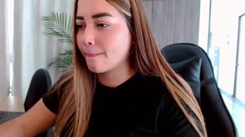 lucia star  online show from January 17, 9:00 pm