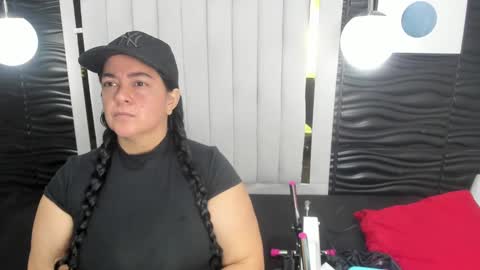 Lucia Vonne online show from February 19, 11:49 am