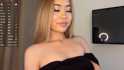 Kira online show from March 8, 12:20 pm