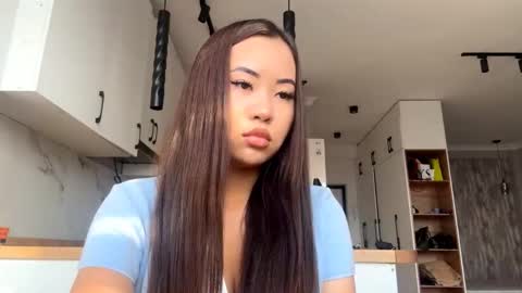 Snapshot of lucialostroh chatting on October 22, 9:14 am Kira online show from October 22, 9:14 am