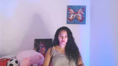 Snapshot of luciana_keating chatting on October 19, 4:25 am luciana online show from October 19, 4:25 am