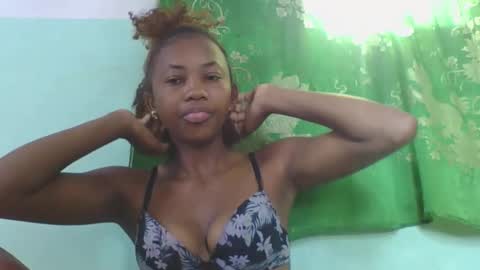 lucie196645 online show from May 3, 7:01 am