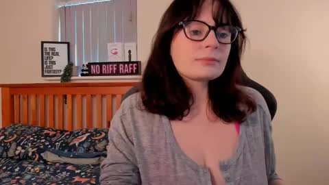 Snapshot of luciewintersuk chatting on January 3, 12:41 pm Lucie Winters online show from January 3, 12:41 pm