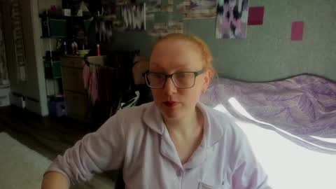 lucky_licky20 online show from May 11, 3:41 am