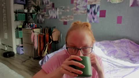 lucky_licky20 online show from May 15, 3:22 am