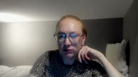 lucky_licky20 online show from March 19, 4:50 am