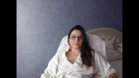 Snapshot of luckylinda23 chatting on January 18, 12:04 pm luckylinda23 online show from January 18, 12:04 pm