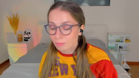 lucy__ray online show from December 14, 1:06 pm
