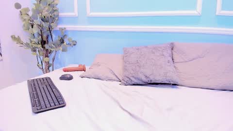 Snapshot of lucy_canel chatting on October 16, 11:18 pm lucy_canel online show from October 16, 11:18 pm