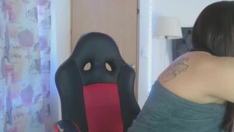 Snapshot of lucy_chanell chatting on January 5, 9:36 pm lucy online show from January 5, 9:36 pm