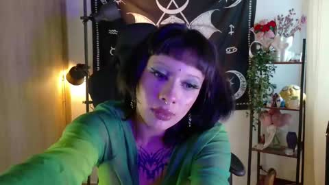 lucy meoww online show from February 17, 7:01 pm