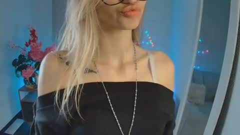 lucy online show from June 11, 12:32 am