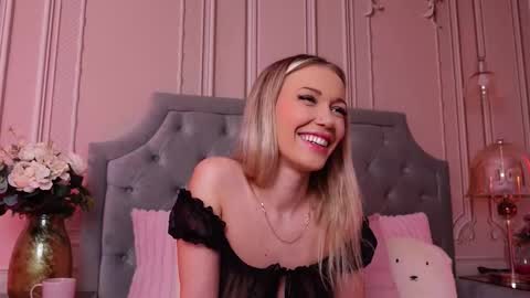 Snapshot of lucyaddison chatting on October 18, 3:31 am LucyAddison online show from October 18, 3:31 am
