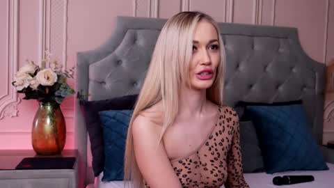 Snapshot of lucyaddison chatting on February 10, 9:58 am LucyAddison online show from February 10, 9:58 am
