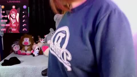 Snapshot of lucycherry__ chatting on October 17, 3:43 am LUCIA online show from October 17, 3:43 am