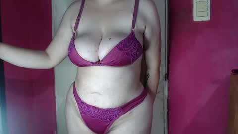 Snapshot of lucykat1 chatting on February 4, 2:17 am Lucy online show from February 4, 2:17 am