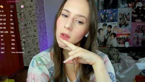 Snapshot of lucyrose33 chatting on September 23, 3:54 pm Lucy Rose online show from September 23, 3:54 pm