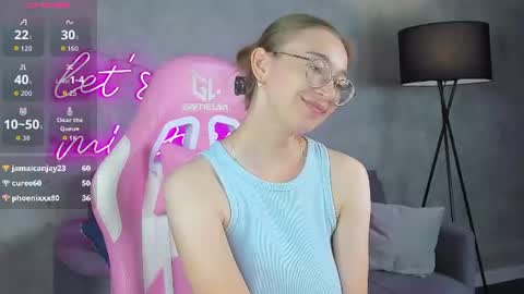 Lucy online show from July 5, 3:35 am
