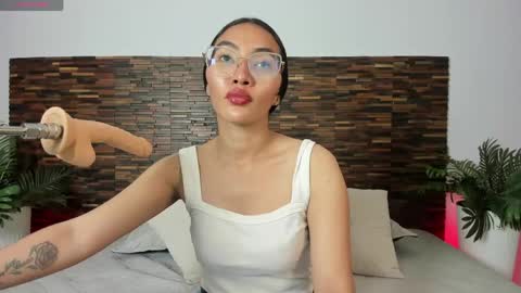 Lucy Liiu online show from June 9, 8:08 pm