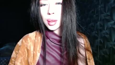 luisa lovedom online show from April 29, 7:55 am