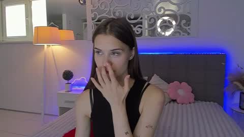 LuisaClover online show from July 25, 12:45 pm