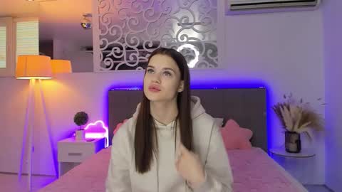 LuisaClover online show from January 18, 1:29 pm