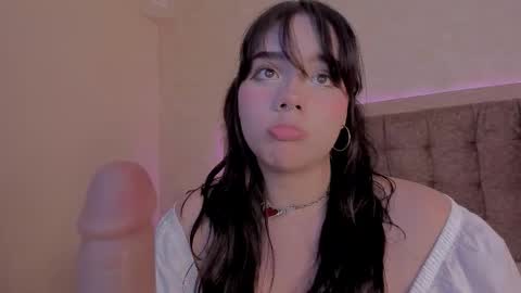 Snapshot of luisagiraldo_ chatting on October 10, 3:17 pm Luisa Giraldo online show from October 10, 3:17 pm