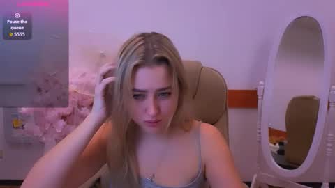 Lily online show from November 4, 6:51 am