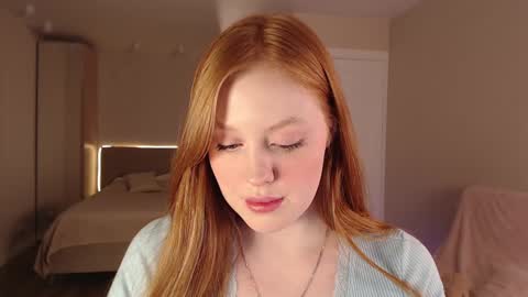 Snapshot of lulu_moons chatting on December 5, 2:33 pm Lulu online show from December 5, 2:33 pm