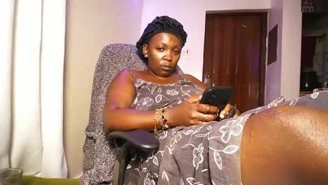 lulu_sparks1 online show from June 28, 3:51 pm