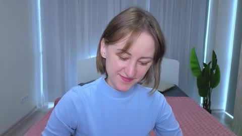 Snapshot of luluchiiii chatting on October 3, 9:47 am Lily online show from October 3, 9:47 am