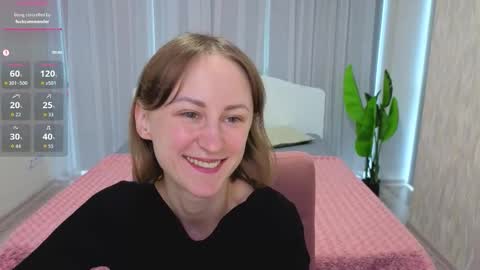 Snapshot of luluchiiii chatting on October 7, 10:52 am Lily online show from October 7, 10:52 am