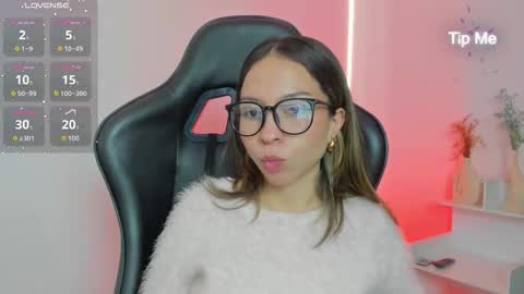 luluuberry online show from November 30, 2:43 pm