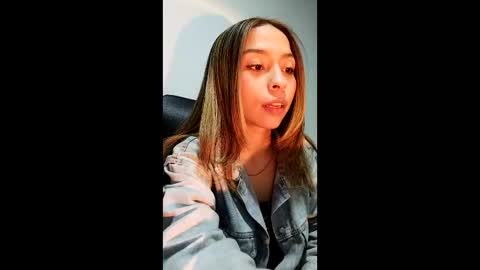 luluuberry online show from January 12, 11:21 pm