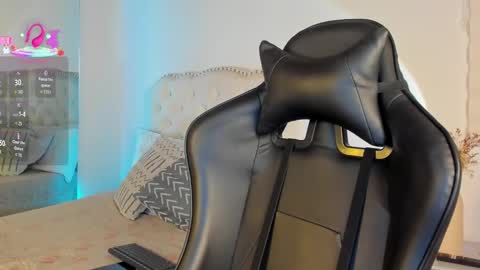 luluuberry online show from February 13, 11:06 pm