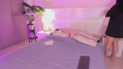 lummii_ online show from July 13, 7:03 pm