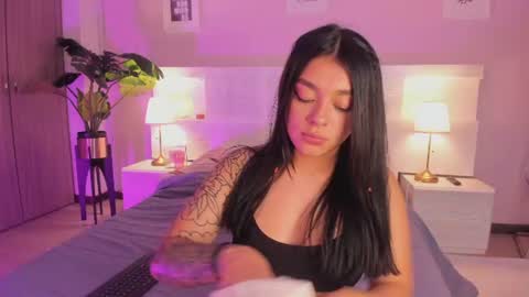lummii_ online show from July 21, 7:03 pm