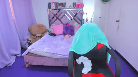 luna_analya online show from April 30, 5:51 pm