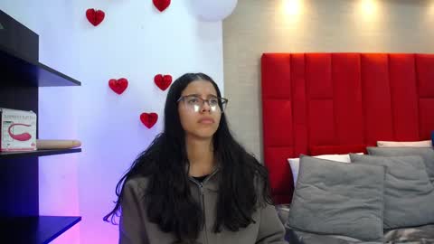 Luna And Titan  online show from March 2, 4:23 am