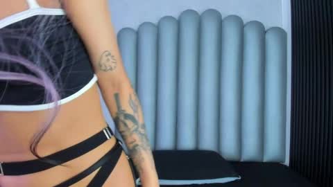 luna_bella_23 online show from May 8, 3:54 am