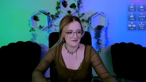 luna_berryy online show from June 15, 2:34 am
