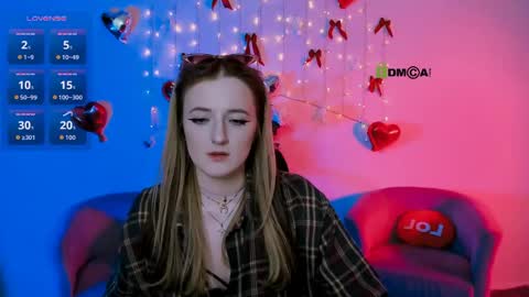 luna_berryy online show from April 28, 2:27 am