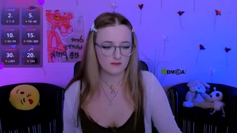 luna_berryy online show from April 29, 8:03 pm